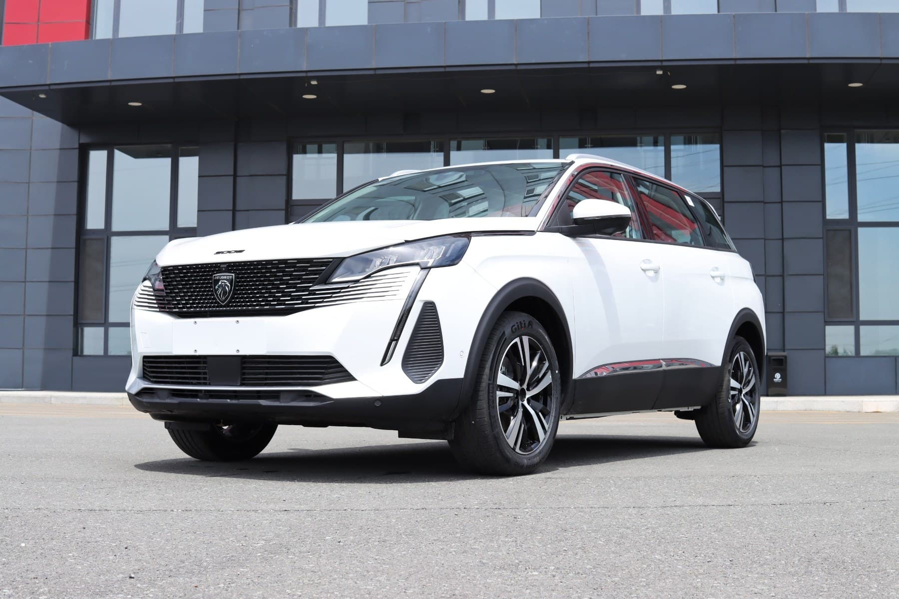 Peugeot 5008 2026: изображение 1 из галереи