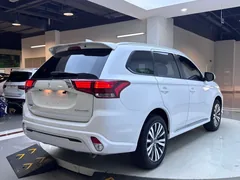 Mitsubishi Outlander 2021 — фото 6