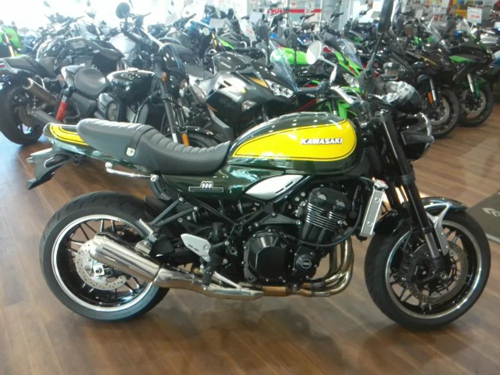 Kawasaki Z900RS 2024, жёлтый, зелёный, фото 11