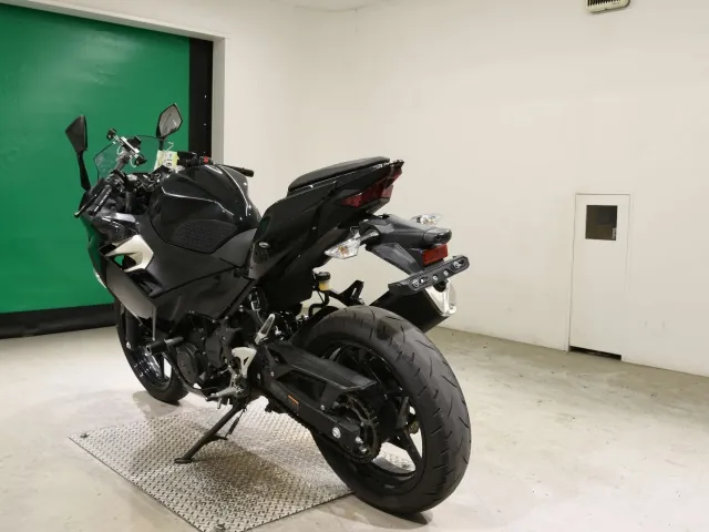 Kawasaki Ninja 400 2018, чёрный, фото 6