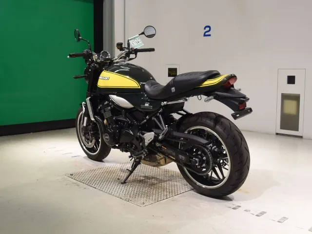 Kawasaki Z900RS 2023, зелёный, фото 6
