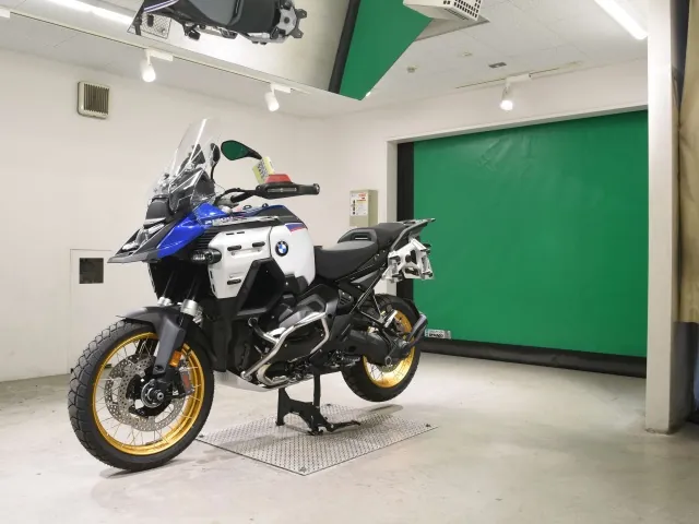 BMW R1300Gs Adv Asa 2026, white | red | blue, фото 4