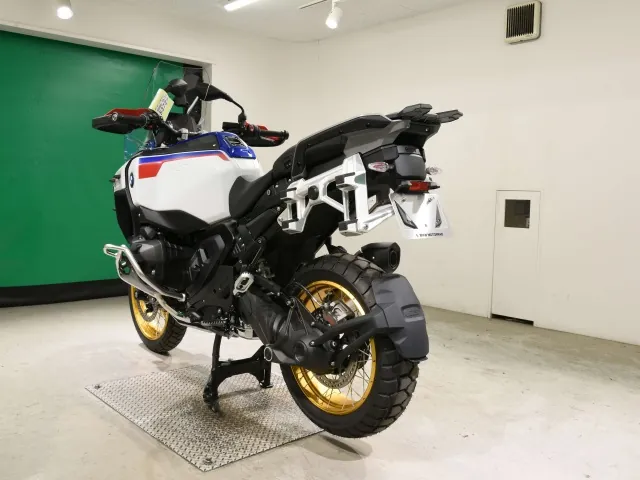 BMW R1300Gs Adv Asa 2026, white | red | blue, фото 6