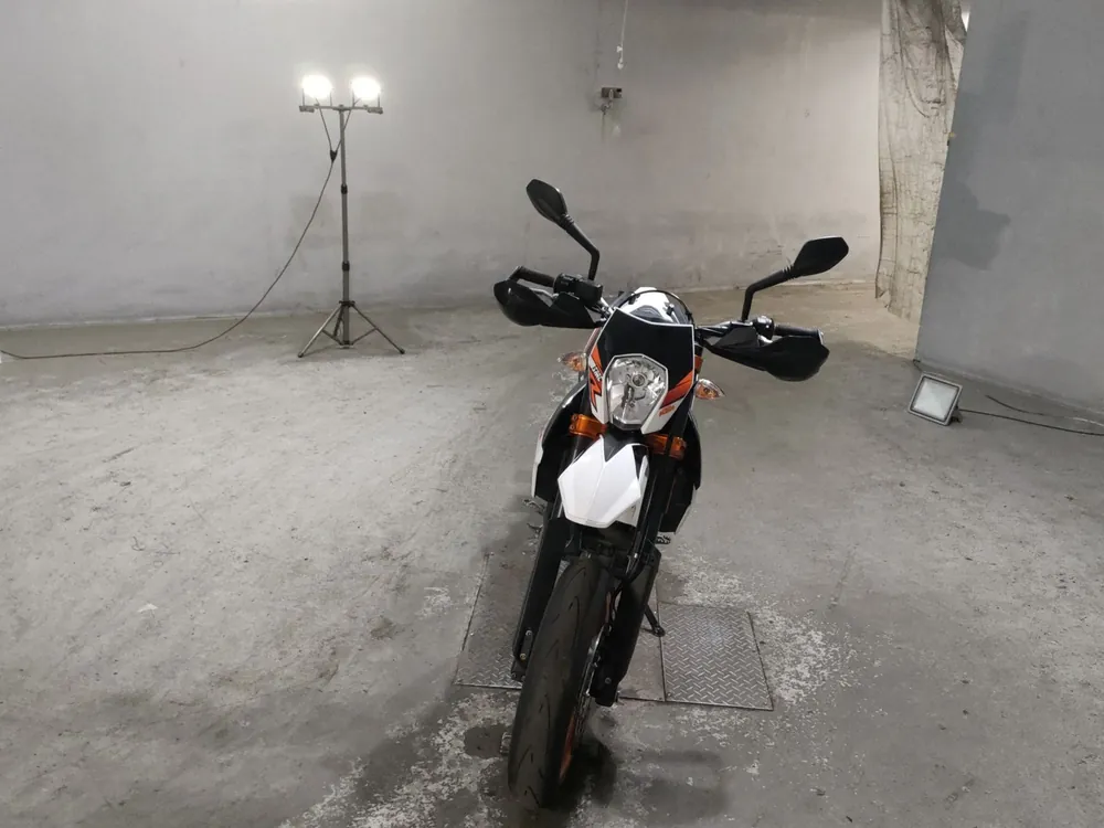 KTM 690 SMC R 2018, white/black, фото 3