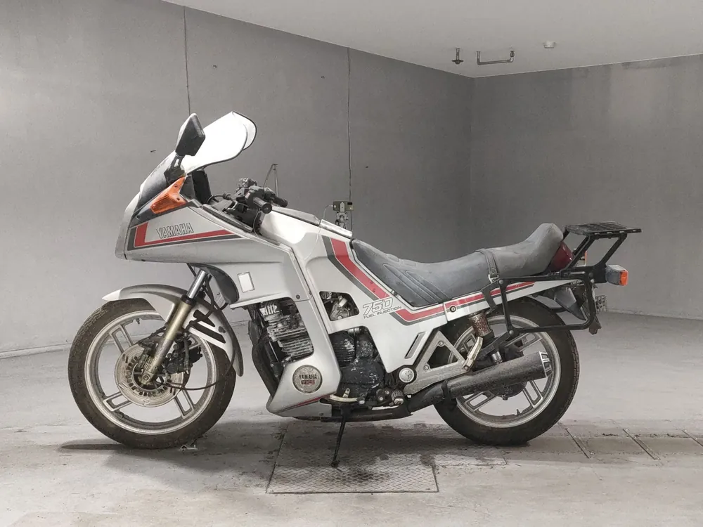 Yamaha XJ750E 1982, серебристый, фото 2