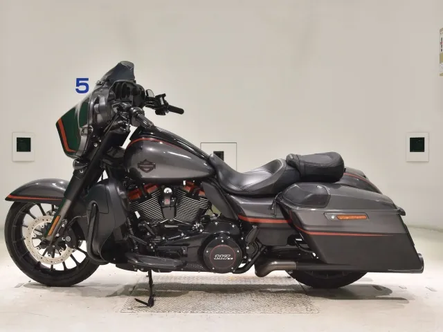 Harley-Davidson FLHXSE1920CVO 2018, black | gunmetal, фото 2