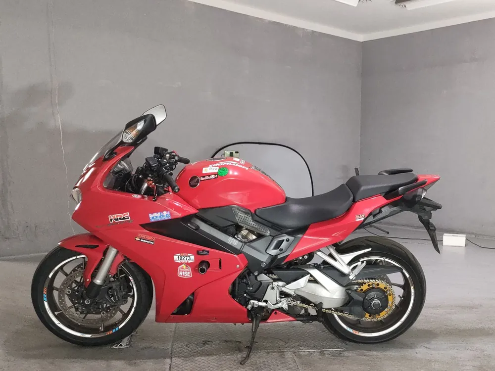 Honda VFR800F 2021, красный, фото 2