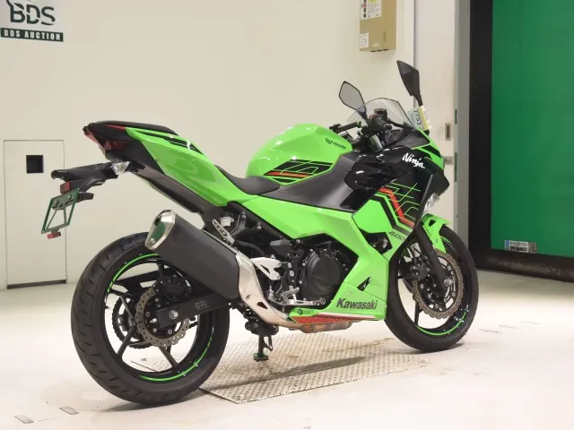 Kawasaki Z400 2023, black | green, фото 5