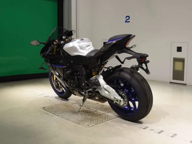 Yamaha YZF-R1M 2026, чёрный, синий, фото 6