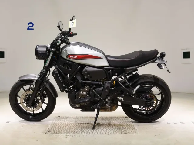 Yamaha XSR700 2020, red | silver, фото 2