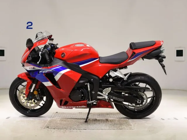 Honda CBR600RR 2024, white | red | blue, фото 2