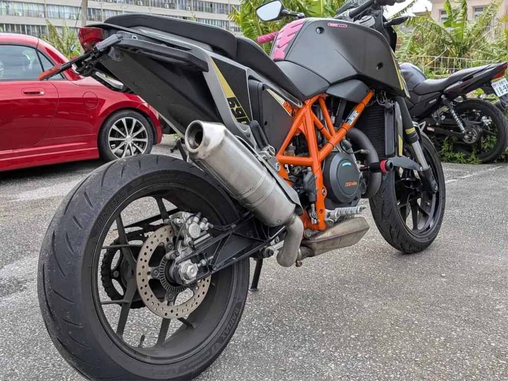 KTM 690 Duke 2016, чёрный, розовый, фото 4