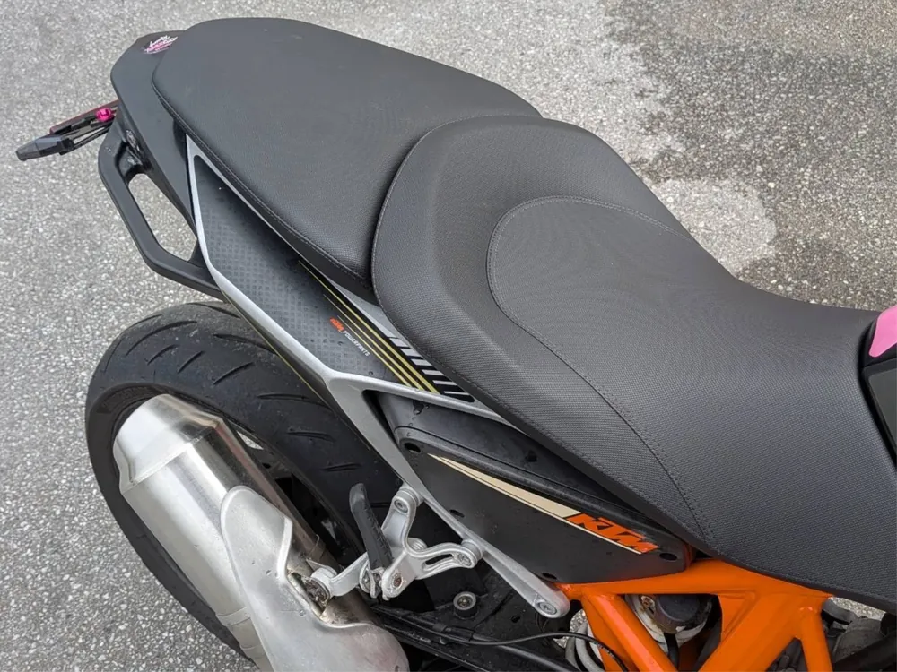 KTM 690 Duke 2016, чёрный, розовый, фото 5