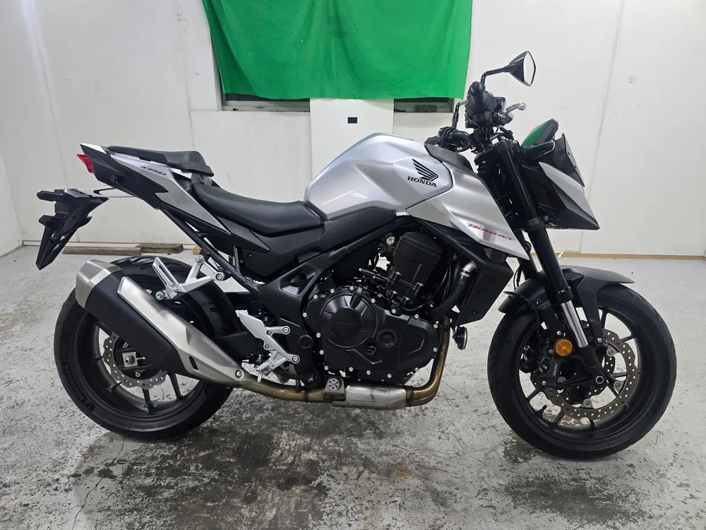 Honda CB750 Hornet 2025, серебристый, фото 2