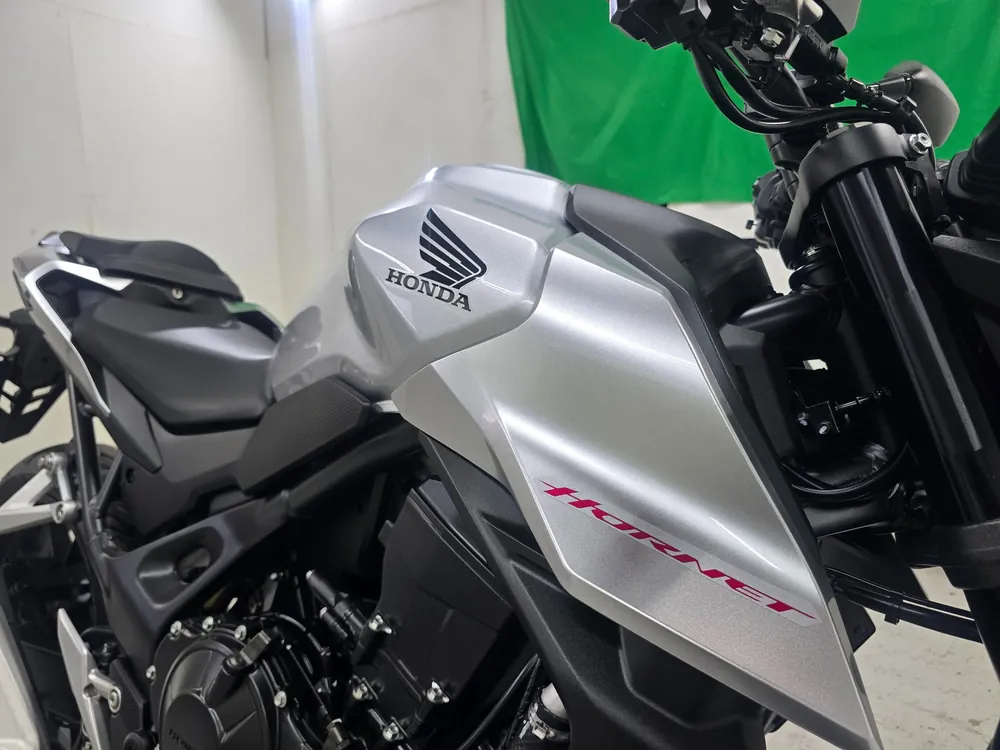 Honda CB750 Hornet 2025, серебристый, фото 13