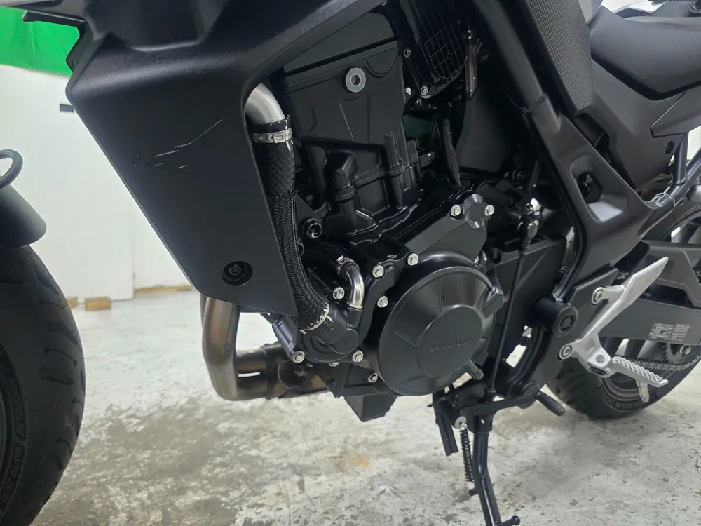 Honda CB750 Hornet 2025, серебристый, фото 17