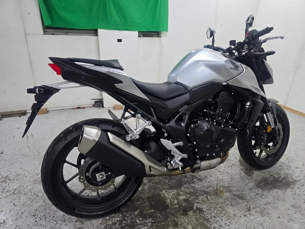 Honda CB750 Hornet 2025, серебристый, фото 3