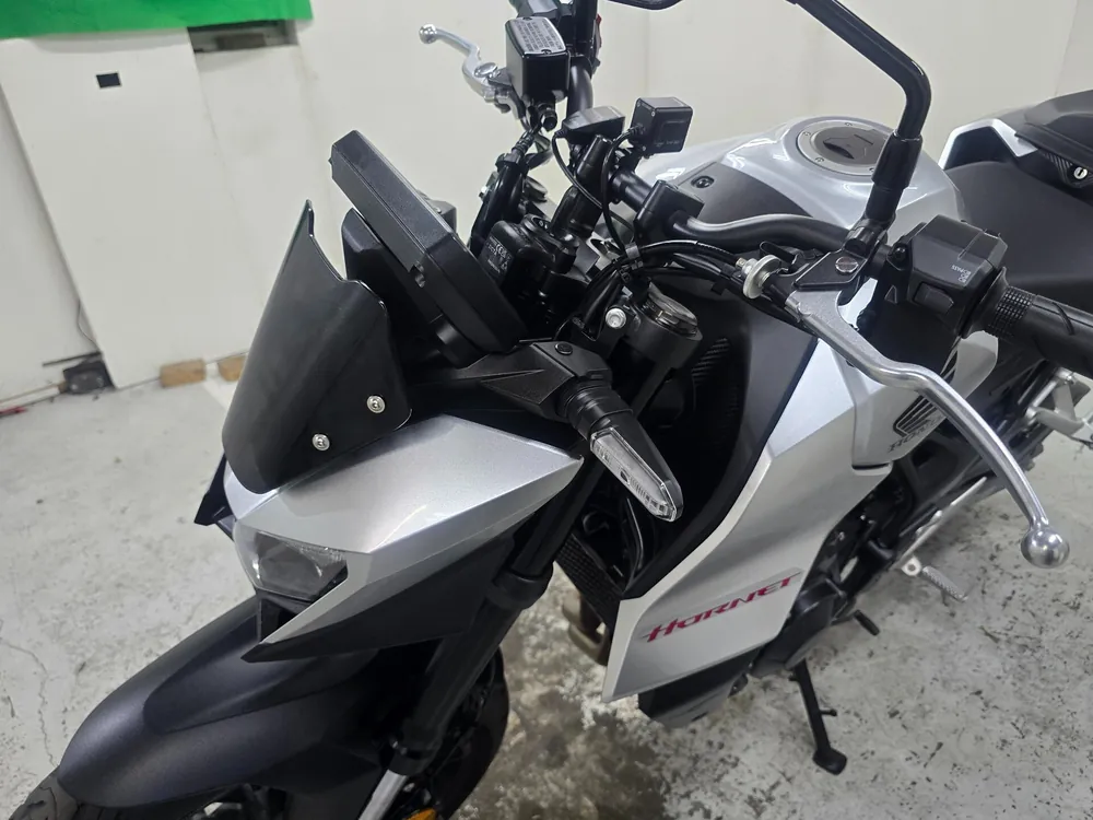Honda CB750 Hornet 2025, серебристый, фото 10