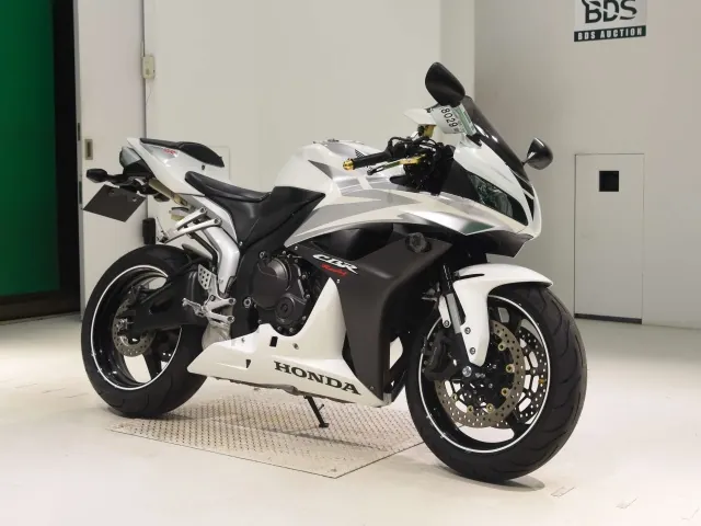 Honda CBR600RR 2011, белый, фото 3