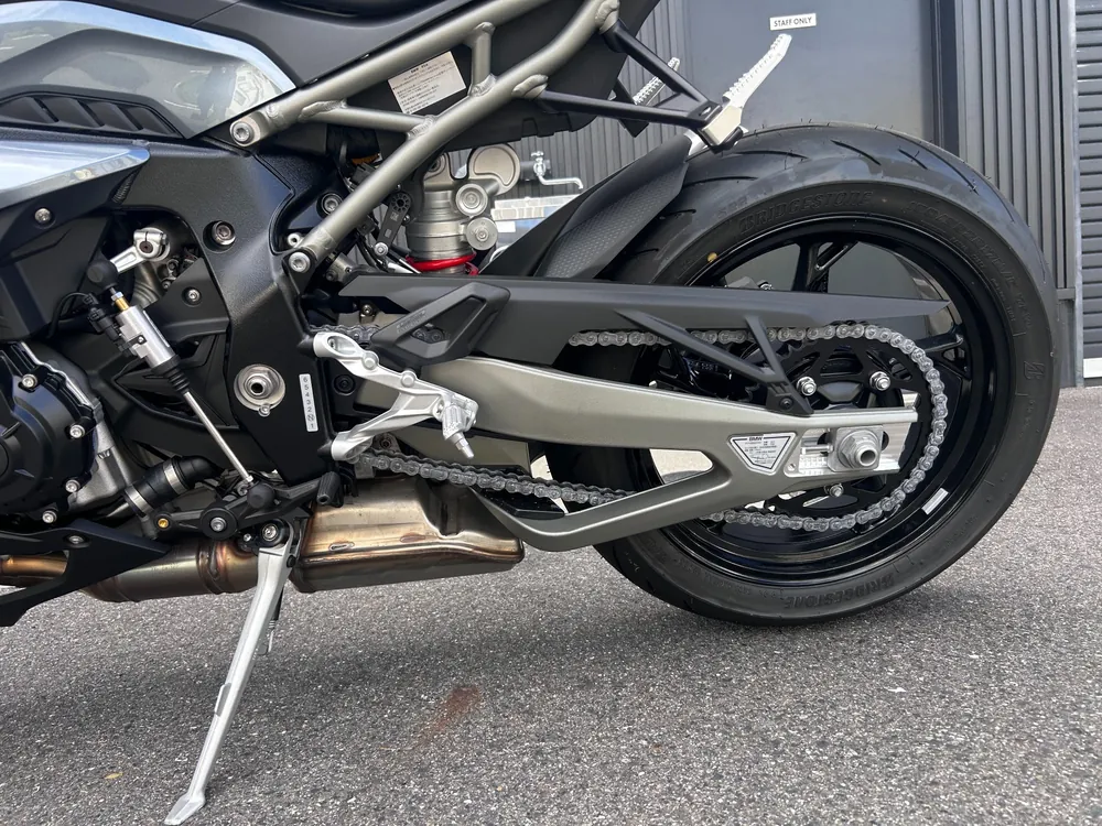 BMW S1000Rr 2026, серый, фото 11