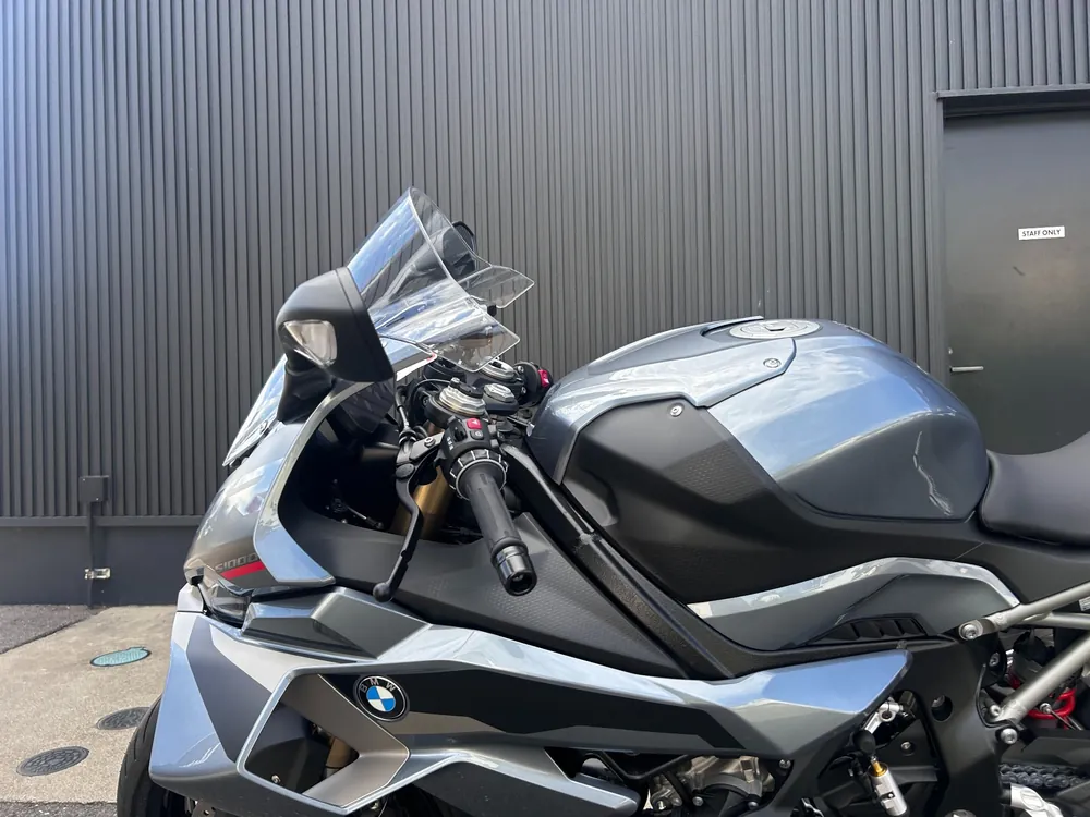 BMW S1000Rr 2026, серый, фото 17