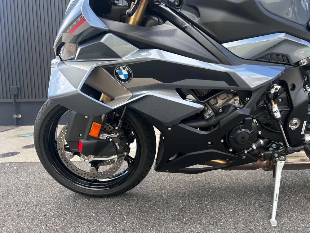 BMW S1000Rr 2026, серый, фото 18