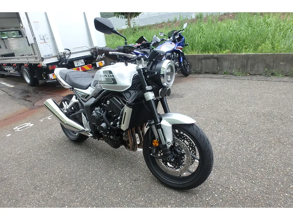 Honda CB1000F 2026, серебристый, фото 3