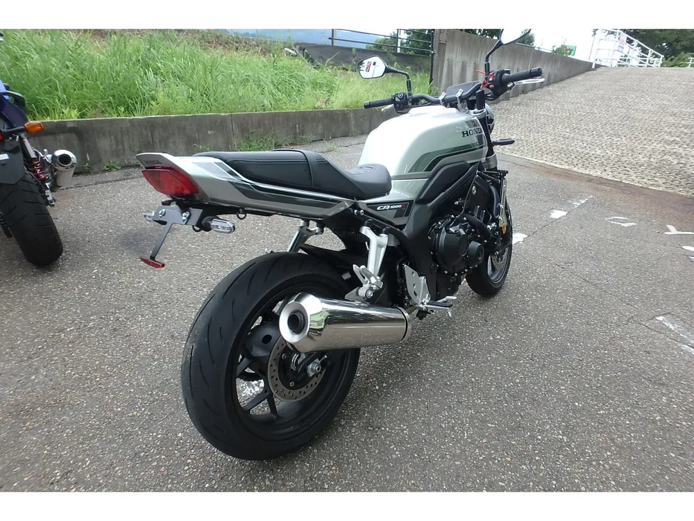 Honda CB1000F 2026, серебристый, фото 7