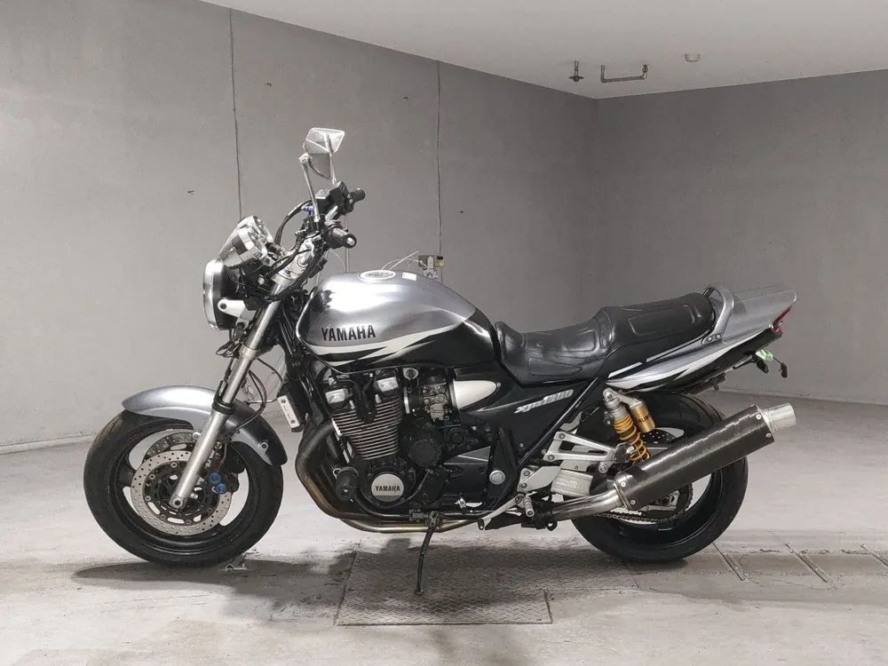 Yamaha XJR1300 2002, black/silver, фото 2