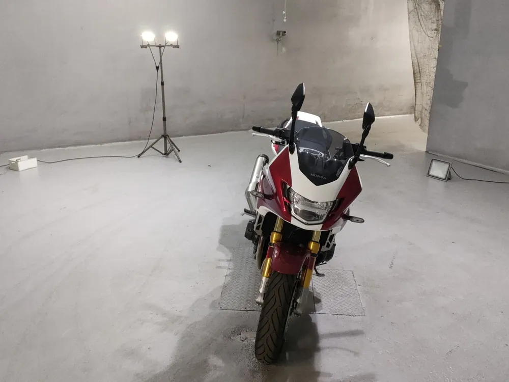 Honda CB1300 2025, белый, красный, фото 3