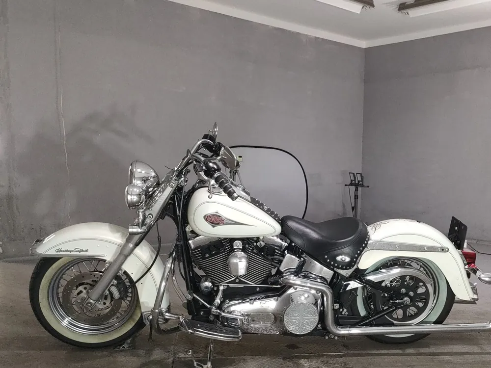 Harley-Davidson Heritage Softail Classic FLSTC1450 2003, белый, фото 2