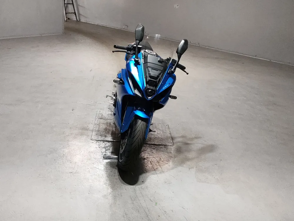 Suzuki Gsx-8T 2025, чёрный, синий, фото 3