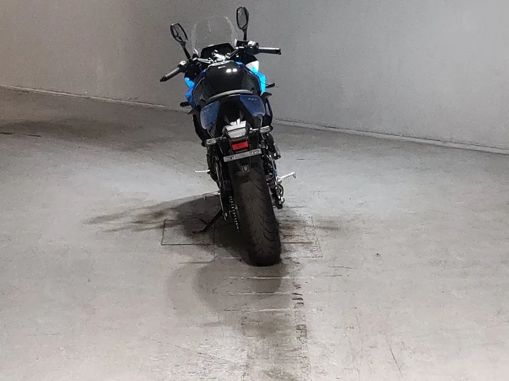 Suzuki Gsx-8T 2025, чёрный, синий, фото 4