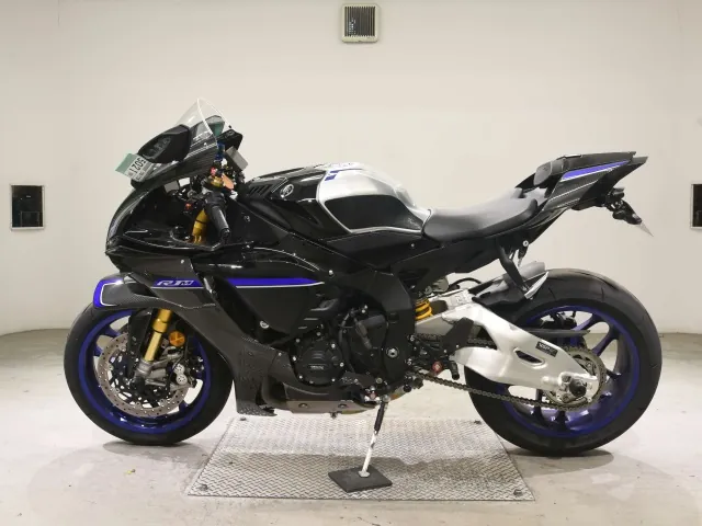 Yamaha YZF-R1M 2025, black | silver, фото 2