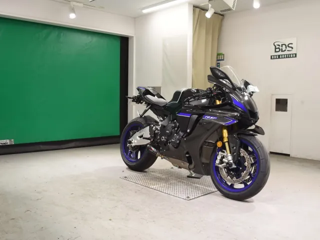 Yamaha YZF-R1M 2025, black | silver, фото 3