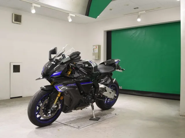 Yamaha YZF-R1M 2025, black | silver, фото 4