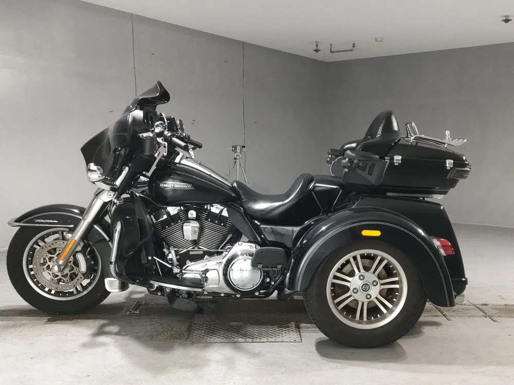 Harley-Davidson FLHTCUTG1690 TRIKE 2014, чёрный, фото 2