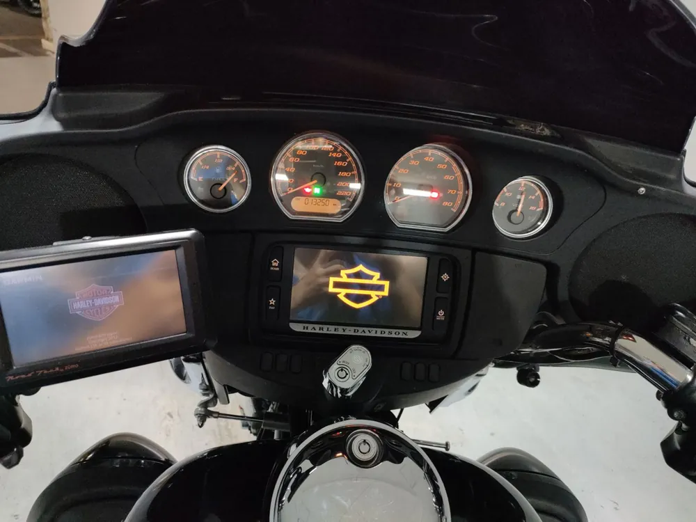 Harley-Davidson FLHTCUTG1690 TRIKE 2014, чёрный, фото 5