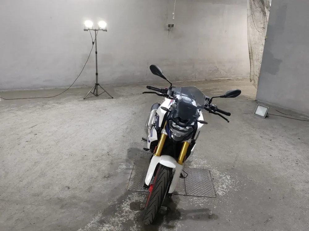 BMW G310R 2022, white / red, фото 3