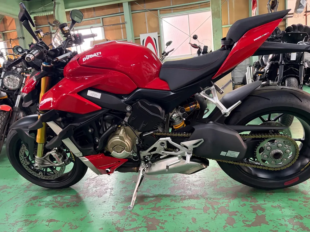 Ducati Street Fighter V4S 2021, красный, фото 2