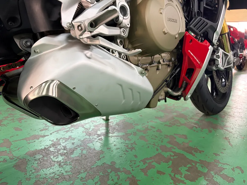 Ducati Street Fighter V4S 2021, красный, фото 8