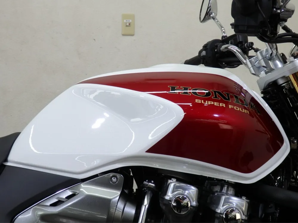 Honda CB1300 2026, white / red, фото 13