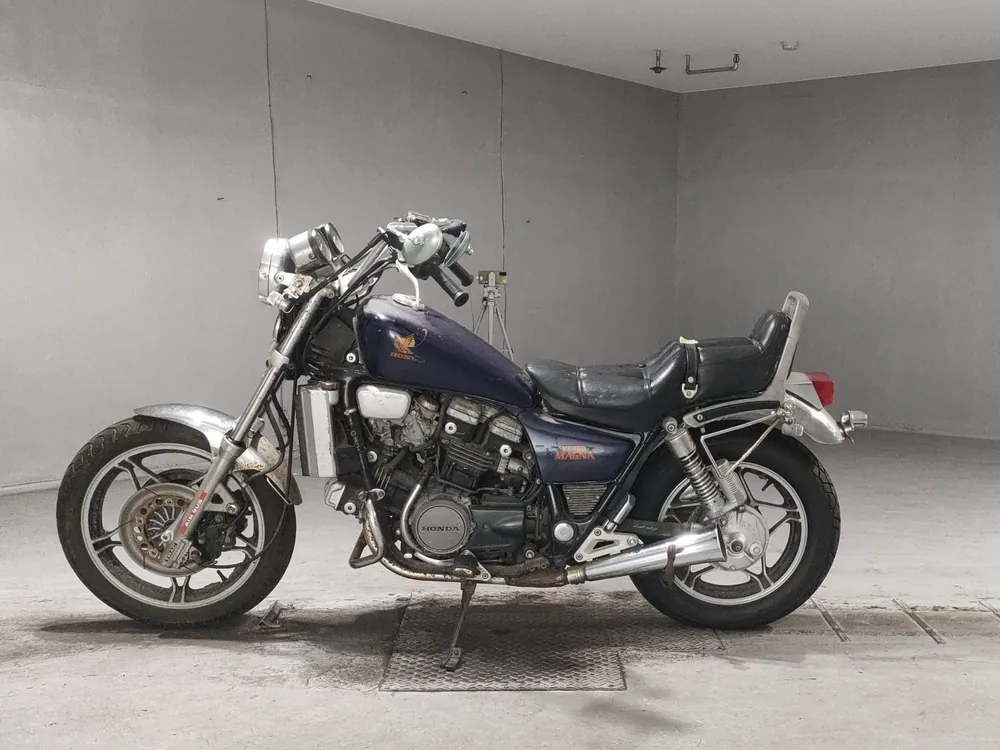 Honda VF750 1983, фиолетовый, фото 2