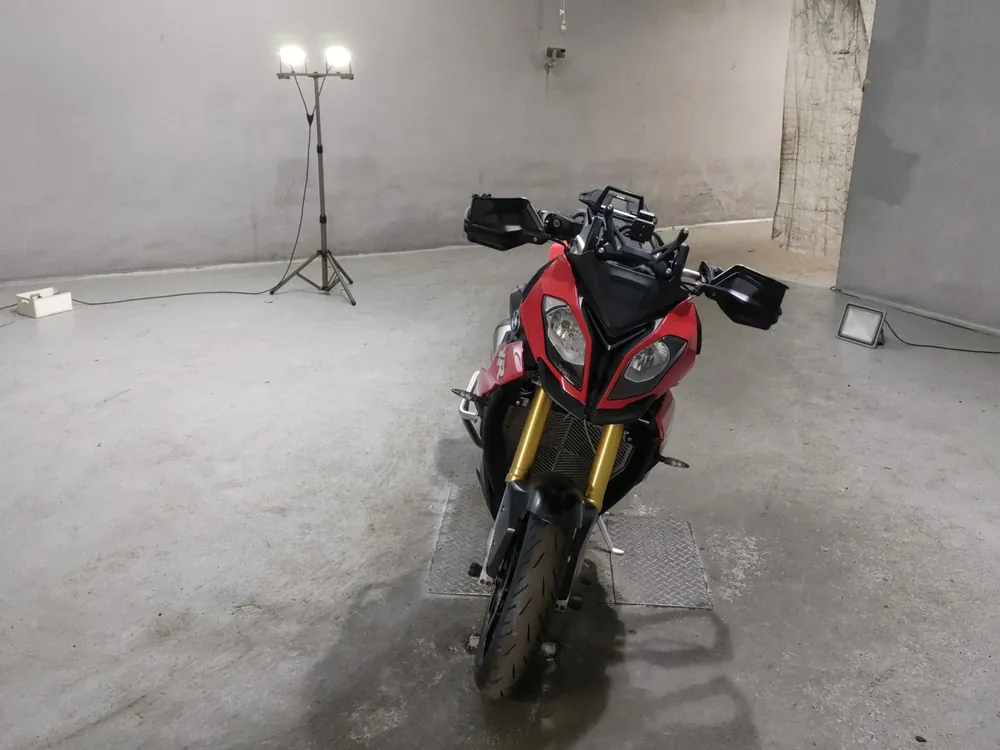 BMW S1000XR 2016, красный, фото 3