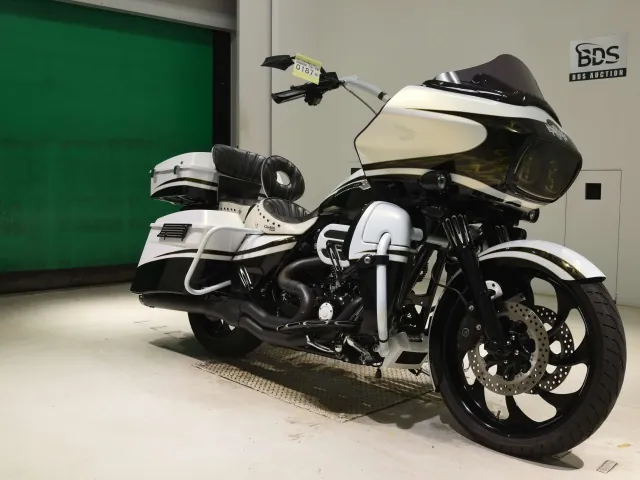 Harley-Davidson FLTRXSE1800CVO 2012, белый, фото 3