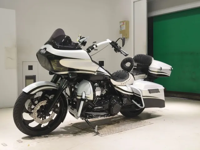Harley-Davidson FLTRXSE1800CVO 2012, белый, фото 4