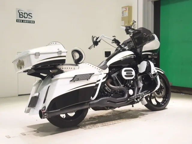 Harley-Davidson FLTRXSE1800CVO 2012, белый, фото 5