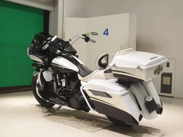 Harley-Davidson FLTRXSE1800CVO 2012, белый, фото 6