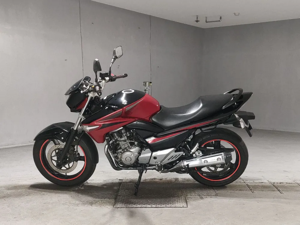 Suzuki GSR250S, black/red, фото 2