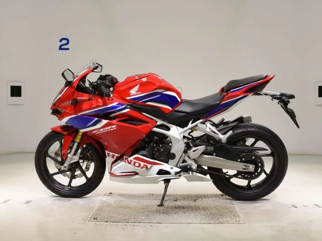 Honda CBR250RR, белый, красный, синий, фото 2